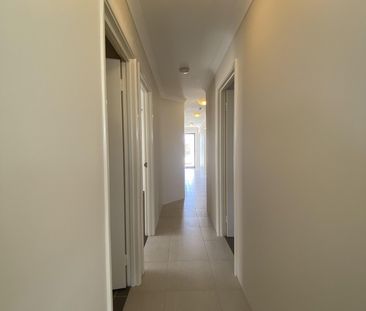 Modern 4-Bedroom Family Home – Convenient Location & Low Maintenanc... - Photo 4