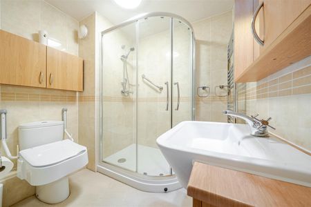 Greenacres Lodge, Warlingham - Photo 3