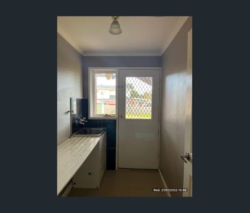 4 BEDROOM HOUSE IN GREAT LOCATION!!! - Photo 5