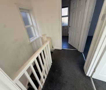 Scale Hill, Huddersfield - Photo 1