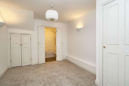 The Pantiles, Tunbridge Wells, TN2 - Photo 3