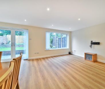 4 bedroom end of terrace house to rent - Photo 1