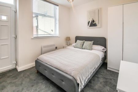 2 bedroom flat to rent - Photo 3