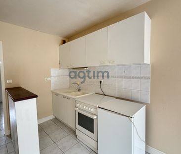Location Appartement 2 pièces 47m² LA ROCHE SUR YON 85000 - Photo 2