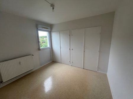 Location - Appartement T3 - 51 m² - Grand-Charmont - Photo 2