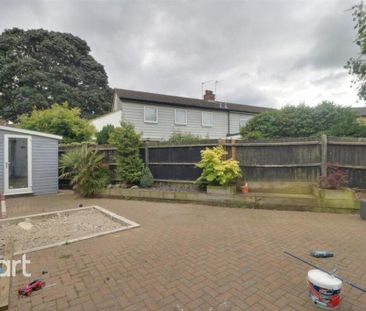 3 bedroom semi-detached house to rent - Photo 2