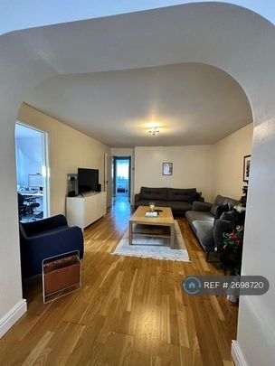 1 bedroom in a house share to rent - Photo 1