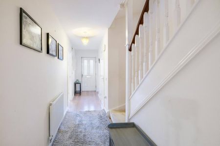 4 bedroom semi-detached house to rent - Photo 3