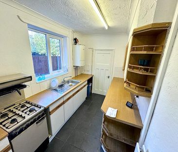 3 bedroom semi-detached house to rent - Photo 6