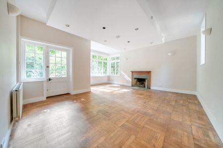 6 bedroom detached house to rent - Photo 2