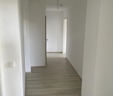 Tapeten, Laminat, neues Bad und vieles mehr.. - Foto 3