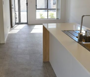 AVAILABLE 20/02/26 - 3 BED 2 BATH TOWNHOUSE WITH DUCTED AIR - Photo 5