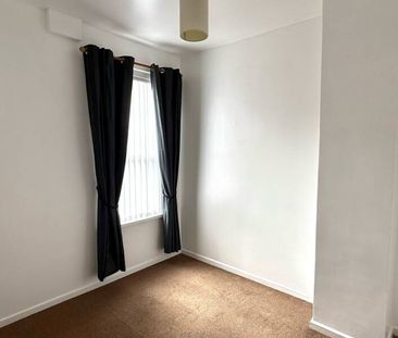 Partly Furnished 2 Bedroom Terrace - Photo 1