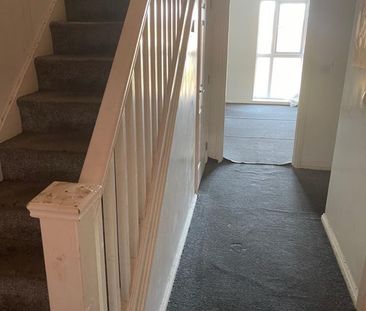 2 Bed Flat, Addington Way, LU4 - Photo 2