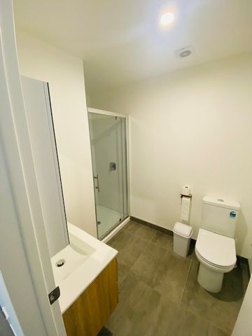 SILVERDALE, 2 BEDROOMS - Photo 2