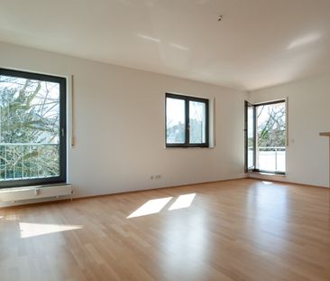 Blasewitz - großzügige 2-Zimmer-Wohnung mit direktem Bick auf die E... - Photo 1