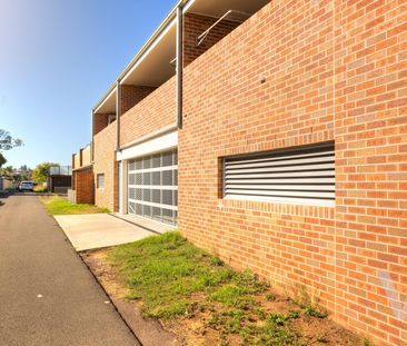 5/105 Cowlishaw Street, Redhead - Photo 2