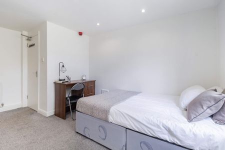 Flat 1, 5 WINSTANLEY TERRACE Leeds - LS6 1DS - Photo 3