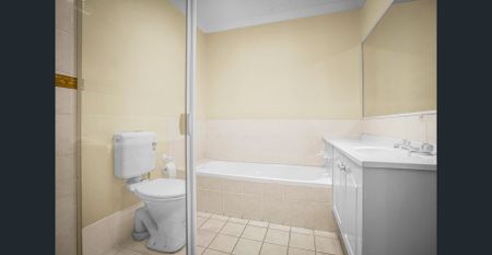 Spacious 4-Bedroom Family Haven + North Facing - Photo 2