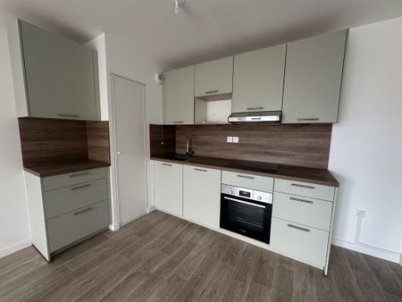 Location Appartement 4 pièces 80m² LUISANT 28600 - Photo 5