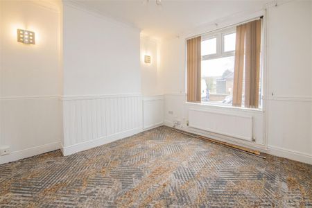 2 bed House - Mid Terrace To Let - Photo 2