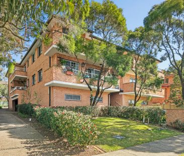 “Two bedroom unit centrally located” - Photo 4