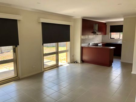 CHARMING 2 BEDROOM IN A GREAT MITCHAM LOCATION - Photo 5