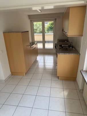 Luminous 2.5-room apartment with roof terrace in Arlesheim - Foto 1