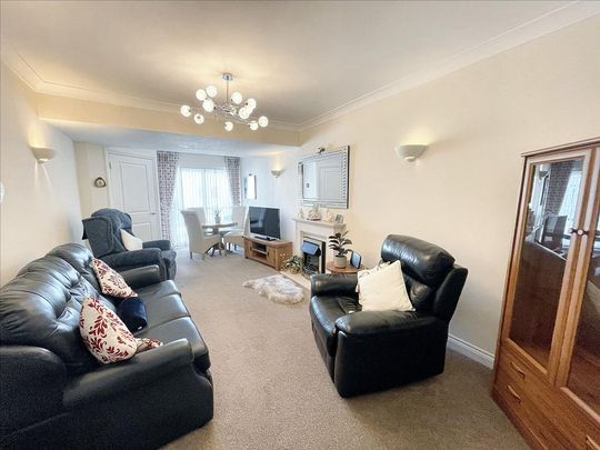 2 bedroom flat to rent - Photo 1