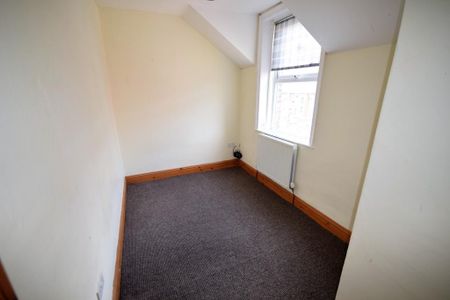 2 bedroom semi-detached house to rent - Photo 4