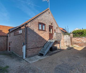 No 1 Walsingham Flat, Star Yard, Wells-next-the-Sea - Photo 1
