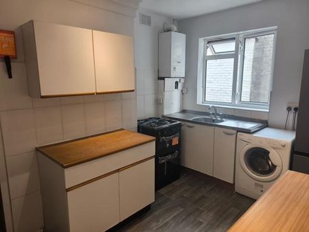 4 bedroom bungalow to rent - Photo 3