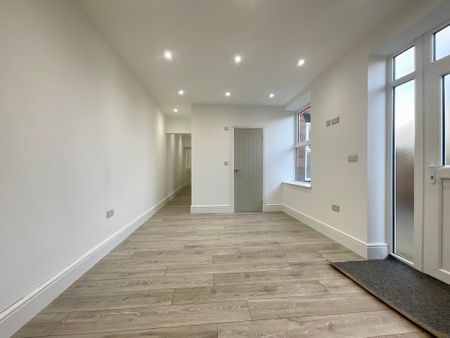 2 bedroom Apartment to let - Photo 2