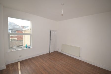 4 bed Mid Terraced House for Rent - Photo 5