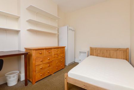 4 bedroom semi-detached house to rent - Photo 3