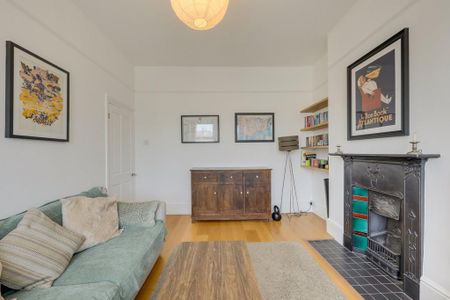 3 bedroom flat to rent - Photo 4