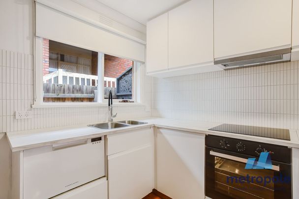 4/11 St Kinnord Street, ABERFELDIE, VIC - Photo 1