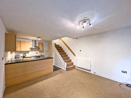 Dart Road, Farnborough, GU14 - Photo 2