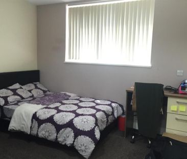 8 bedroom terraced house to rent - Photo 3