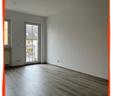 NEU renovierte 2-Zi.-Wohnung mit EINBAUKÜCHE und Personenaufzug im ... - Photo 1