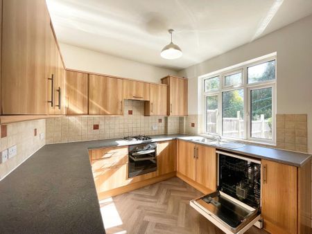 3 bedroom terraced house to rent - Photo 2