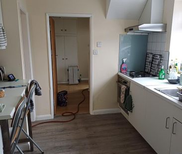 1 bedroom in a house share to rent - Photo 2