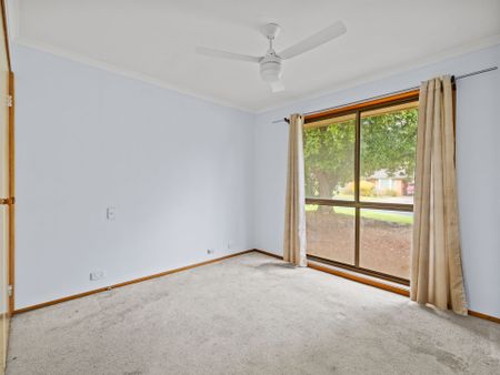 Charming Family Home in the Heart of Thurgoona - Photo 2