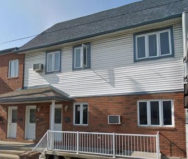 77 Rue Papineau (Hull) Très Bel Appartement De Deux Chambres - Photo 2