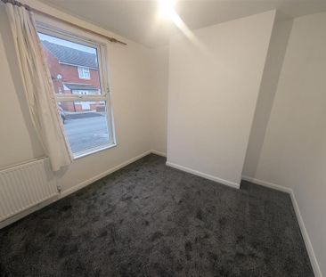 2 bedroom end of terrace house to rent - Photo 2