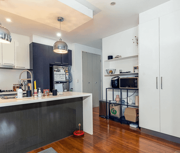 Ultra-Modern 2-Bedroom Unit with Private Courtyard - Photo 6