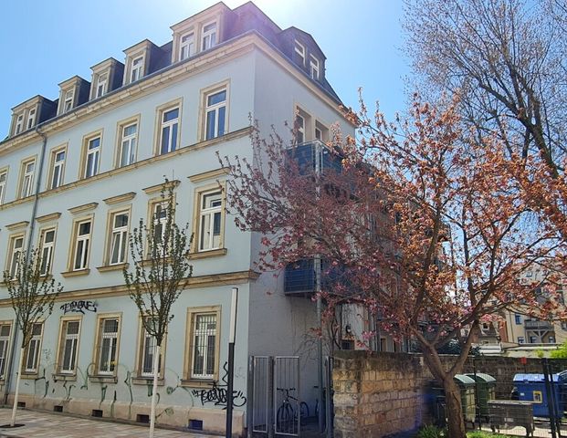 Leben im Herzen der Neustadt ? 2-Zimmer-Wohnung mit EBK sucht Sie als neuen Mieter! - Photo 1