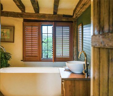 An idyllic Wealden farmhouse with beautiful gardens - Photo 3