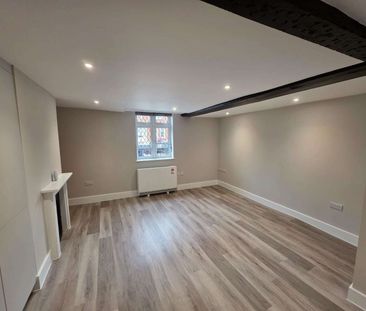 Modern two-bedroom apartment with character in central Marlow - Photo 3