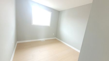 For Lease - 82 Shalom Way, Barrie, Ontario - Photo 4